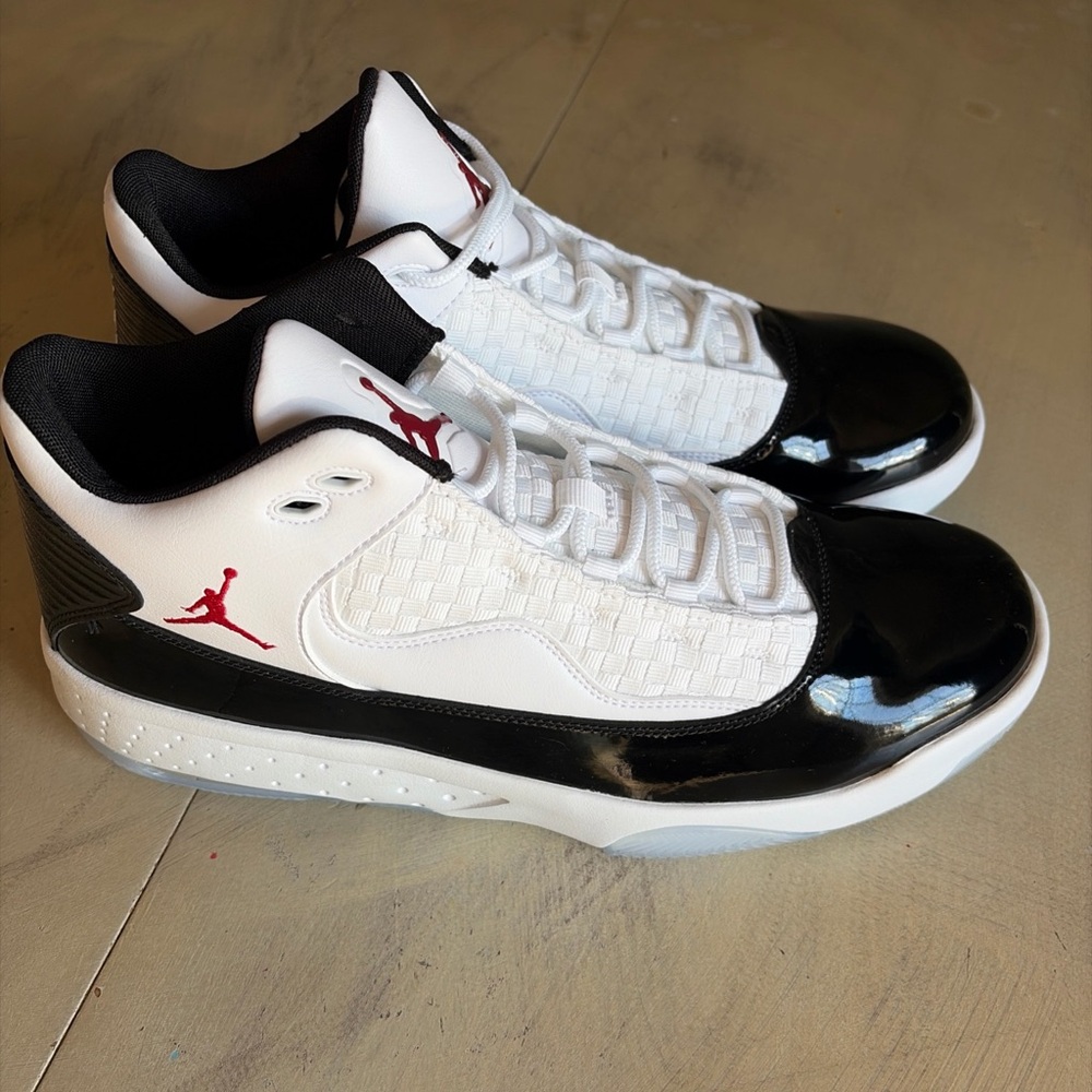 Mens Jordan Max Aura 2 Basketball White Gym/Red Black Size 11.5 - CK6636 102 New